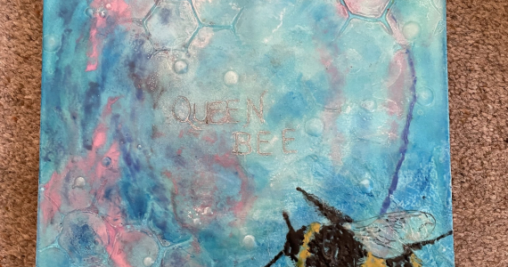 Queen Bee 20 x 26cm
